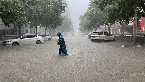 #河南暴雨 郑州新密老城区实拍！多辆汽车被淹在水中，甚至大水被冲走 #暴雨水灾现场