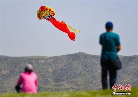 乌鲁木齐风筝秀表演 50米长龙形风筝展雄姿-大河网