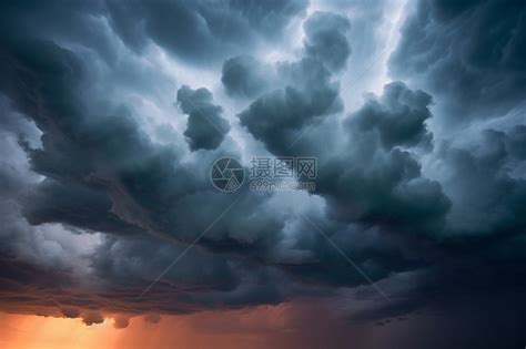 横扫水面的暴雨云层日落高清图片下载-正版图片505286882-摄图网