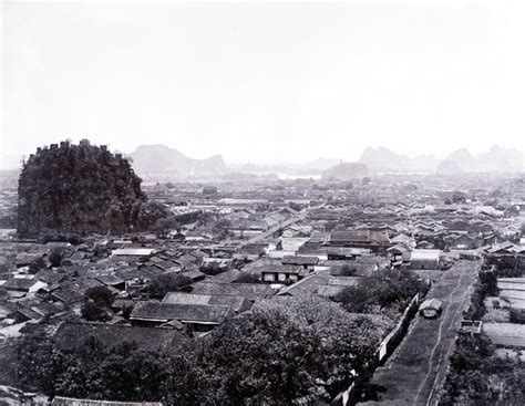 老照片：20世纪40年代的桂林，到处都是被日军轰炸的痕迹 - 派谷老照片修复翻新上色