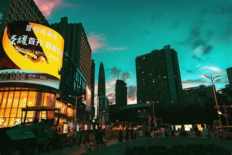 2021东门商业街又称东门老街，真实地记录着深圳城市发展的一段历史，东门商业街是现代化深圳的历史阶段见..._东门步行街-评论-去哪儿攻略