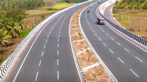 印度高速公路交通的鸟瞰图。视频素材_ID:VCG42N1346904218-VCG.COM