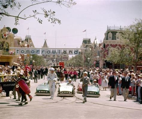 老照片带你去游1955年的迪士尼，感受第一座迪士尼开园盛况_乐园