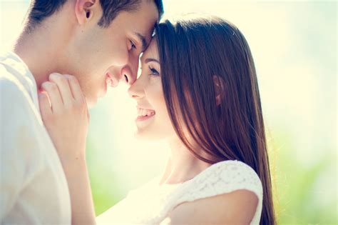 国际接吻日∣快来看看你最适合哪种接吻姿势