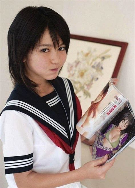 日本中学教师揉女生胸部照片遭疯传 教师只为满足性欲_社会新闻_南方网