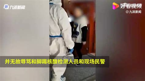 宁夏一女子拒做核酸检测脚踹辱骂防疫人员，被警方强制带离_手机新浪网