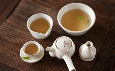 经常喝茶虽对身体有5大功效，但茶叶种类很多，需根据自身选择！