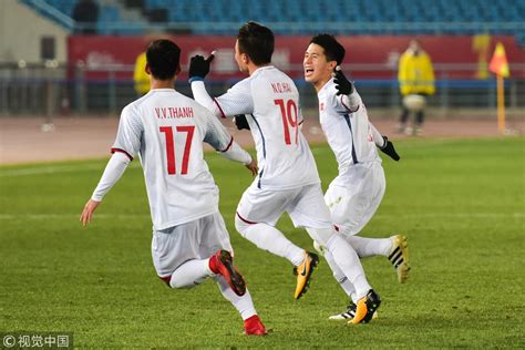 这该死的足球!越南U23杀入决赛 哨声一响举国欢腾