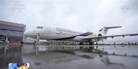 中国喷气式支线客机ARJ21首次交付海外 迈出商业运营新步伐