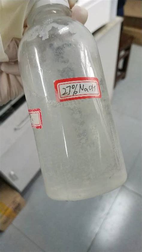 7．将0.4g NaOH和1.06g Na2CO3混合并配成溶液.向溶液中滴加0.1mol·L-1稀盐酸.下列图像能正确表示加入盐酸的体积和 ...