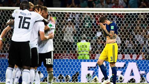 【世界杯早报】十人德国2-1逆转瑞典 比利时双星梅开二度5-2大胜突尼斯|界面新闻 · 体育
