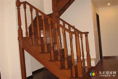 实木楼梯怎么装修 楼梯立柱安装方法 - 行业资讯 - 九正楼梯网