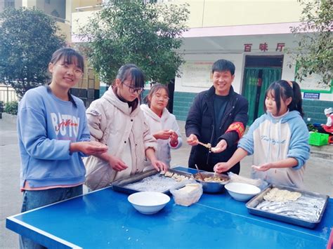 扬州一小学6位老师的孩子即将中考，学生包粽子送祝福_我苏网