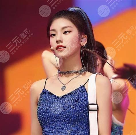 狐狸系长相甜美女生头像
