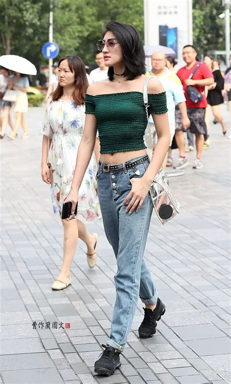 熊黛林露脐装图片大全