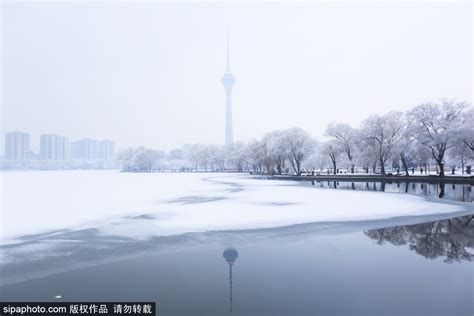 北京迎来2020年首场降雪变身成“雪国”
