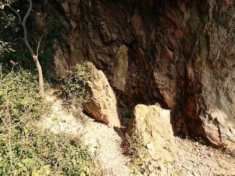 男人在野外发现荒废山洞，凭一己之力，把山洞改造成温馨蜗居_腾讯视频
