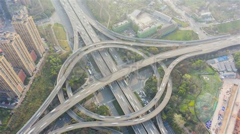 中国京昆高速雅安段，途径12条地震带，建造最大难点是什么？