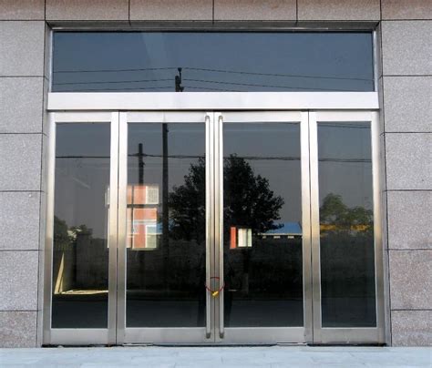 不锈钢玻璃门价格及种类 不锈钢玻璃门做法介绍 - 装修保障网