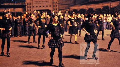 广场舞越来越流行 但是噪音带来的矛盾该怎么解决？
