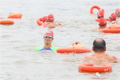 迎接中国旅游日 近800名“泳士”横渡江西于都河凤凰网江西_凤凰网