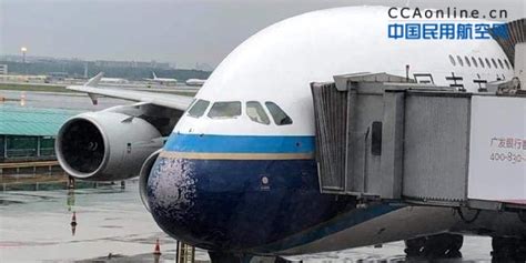 中国南航眼镜侠A350降落墨尔本机场，短暂停留后起飞回国_腾讯视频