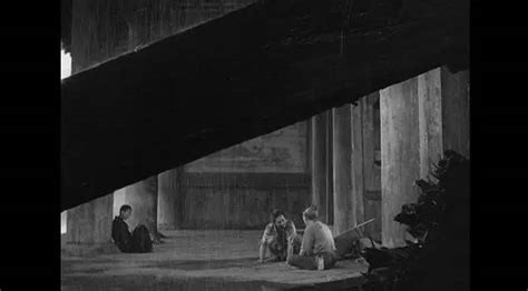 黑泽明《罗生门》的构图与光影。