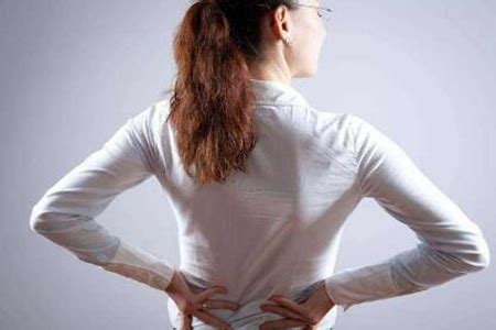 后背疼痛是什么原因有哪些？这四个疾病作怪及时治疗-【吾爱女性网】