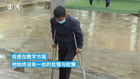 潘长江因拍戏左脚粉碎性骨折 拄拐杖单脚跳_内地星闻_大众网