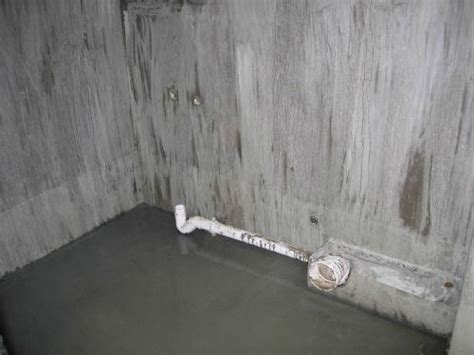 卫生间水管可以走地，但线管最好走顶安装