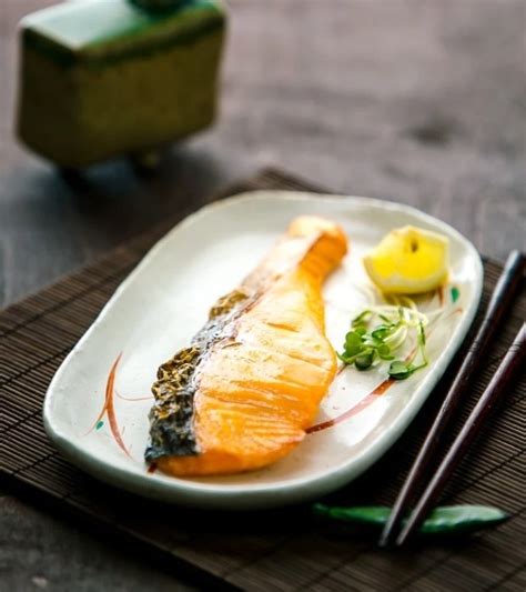 【日料篇 | 日本盐焗三文鱼鲑鱼的做法步骤图】女子学苑_下厨房