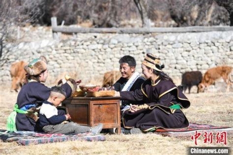 西藏林芝：耕耘在春天-人民图片网