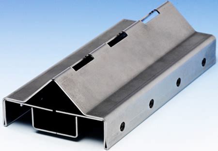 一种金属外壳电容器与电器部件的连接和接地结构的制作方法