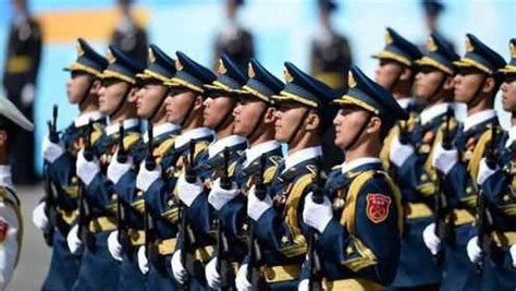 墨西哥阅兵独立200周年，中国仪仗队首次亮相海外，震撼全场！