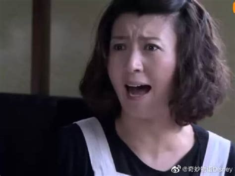 小演员冯雪雅来了，她跳手势舞好美啊，我却让她眨眼的动作吸引了_腾讯视频
