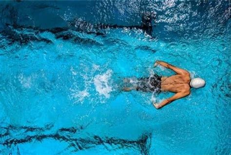 如何快速学会自由泳？