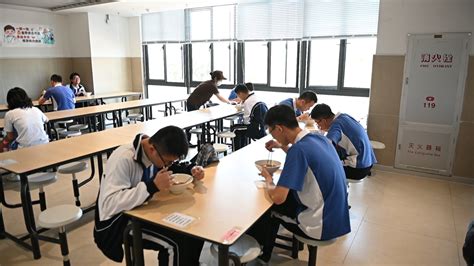返校复课后，学生如何吃得安全？广东开展专项监督检查_南方网