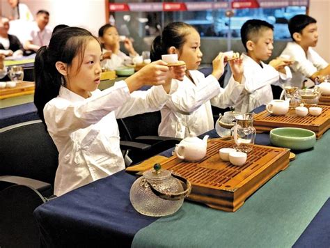 教育总支开展茶文化讲座活动 体验中国传统文化