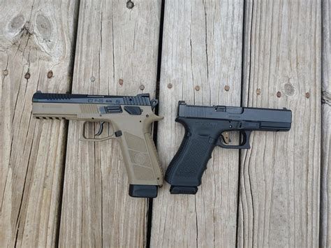 Glock G17 vs Sig Sauer P320 M17 size comparison | Handgun Hero