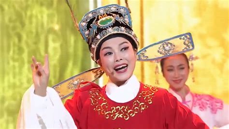 吴琼与慕容晓晓同框，两人合作演唱黄梅戏，将流行与传统巧妙结合