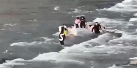 三门峡大坝下游多人被冲走，已有10人获救！亲历者：河水6分钟涨约1.8米_手机新浪网