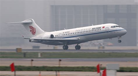 美国宣布暂停44趟中国航司运营的赴华航班_凤凰网视频_凤凰网