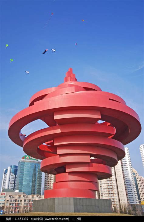 青岛五四广场，标志性雕塑“五月的风”，是新市区的主要文化景观_腾讯视频