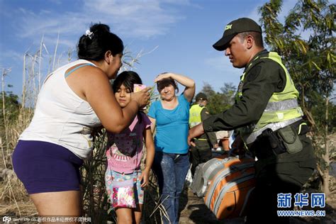 上千哥伦比亚民众遭委内瑞拉驱逐返国 母女分离悲伤难掩（高清组图）|委内瑞拉|孩子_凤凰资讯