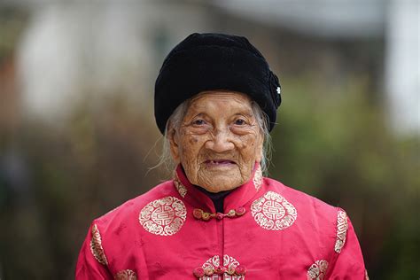 长寿的百岁老人平时都爱吃什么，做什么？结果值得参考！_长江云 - 湖北网络广播电视台官方网站