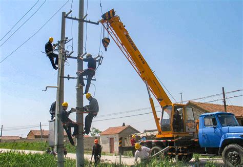 国网乳山市供电公司组织工作人员对市区内黄山小区进行改造升级 | 电力管家