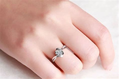 对戒带哪个手指 五指戴戒指的含义有哪些 - 中国婚博会官网
