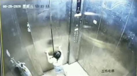 杭州女童电梯坠亡案择期宣判，母亲情绪崩溃提前离场