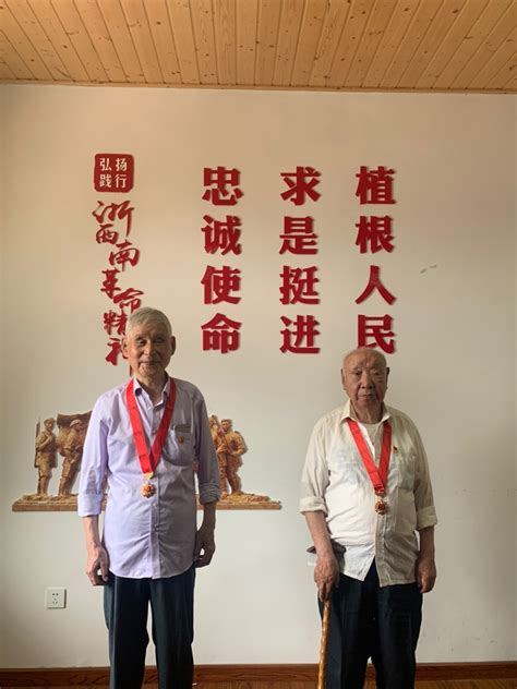 硚口为28位“光荣在党50年”老党员颁发纪念章-武汉市硚口区人民政府