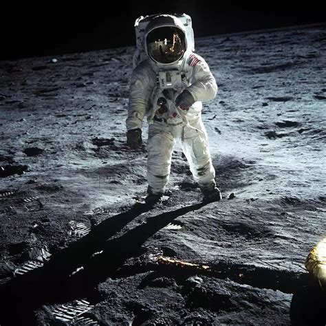 50年前宇航员登月步步惊心：阿波罗计划用到哪些神奇装备？_科学湃_澎湃新闻-The Paper